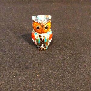 COLLECTIBLE TINY CLOISONNÉ OWL. PERFECT CONDITION. MEASURES 1 3/4”.